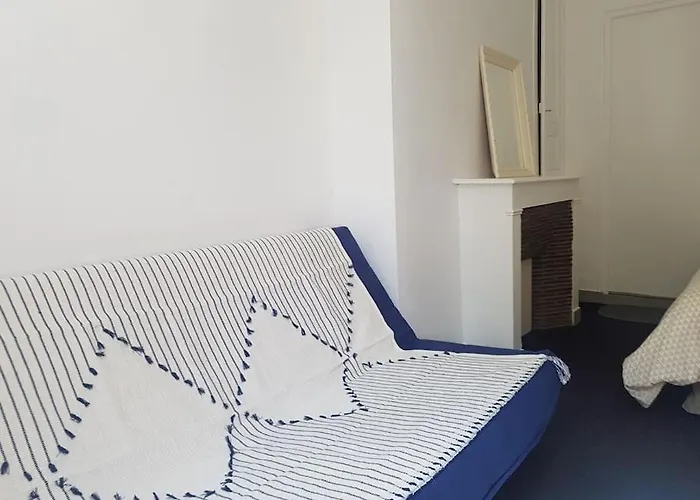 Flat For 2, Free Car Park, 250 M From The Seaside.