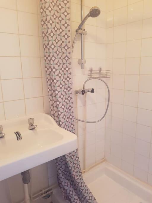 Flat For 2, Free Car Park, 250 M From The Seaside. *